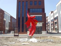 hj1725 不銹鋼雕塑—凌空之剪_青島國際服裝城不銹鋼雕塑、石雕、玻璃鋼雕塑_濱州宏景雕塑有限公司